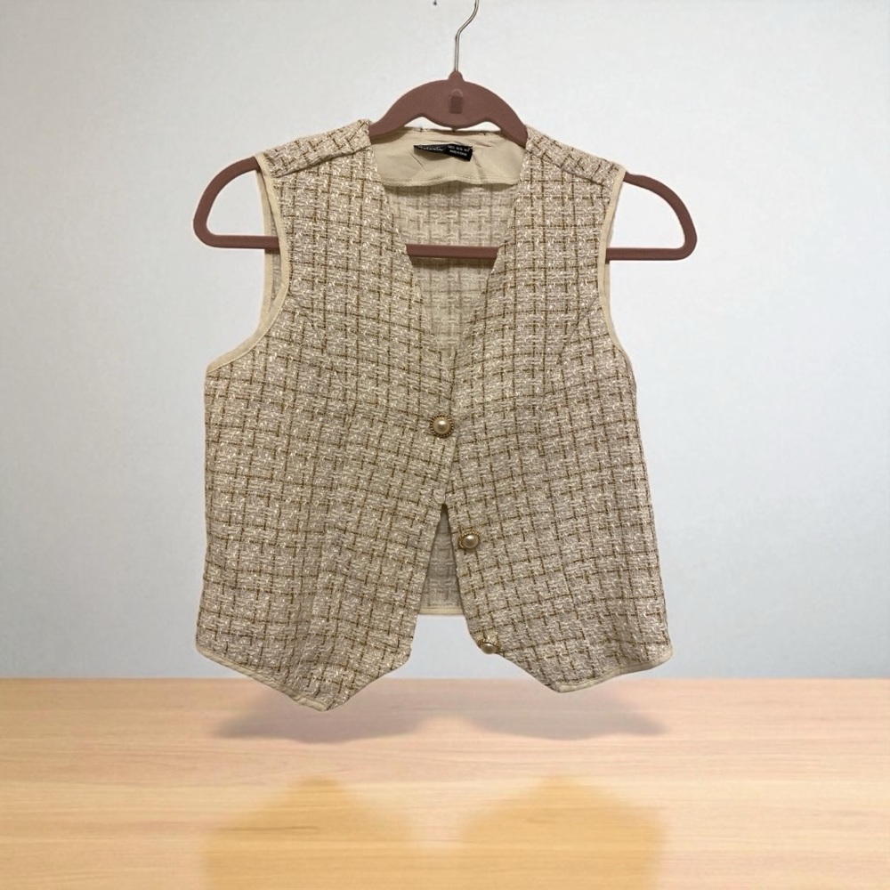 ❤️‍🔥 4 for $20 Elegant Cream Vest by Salanta